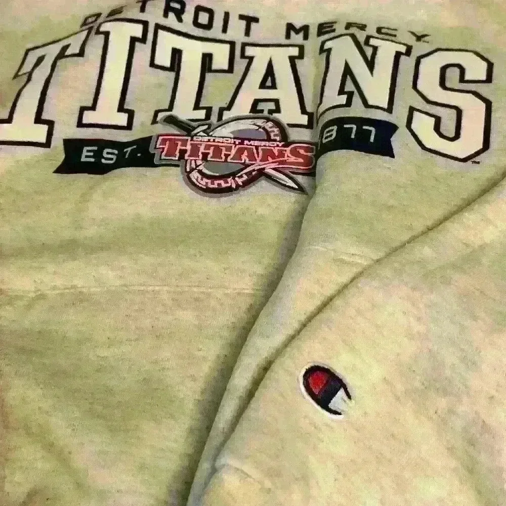 Detroit Mercy Titans boys hooded sweatshirt size 7/8.nwt